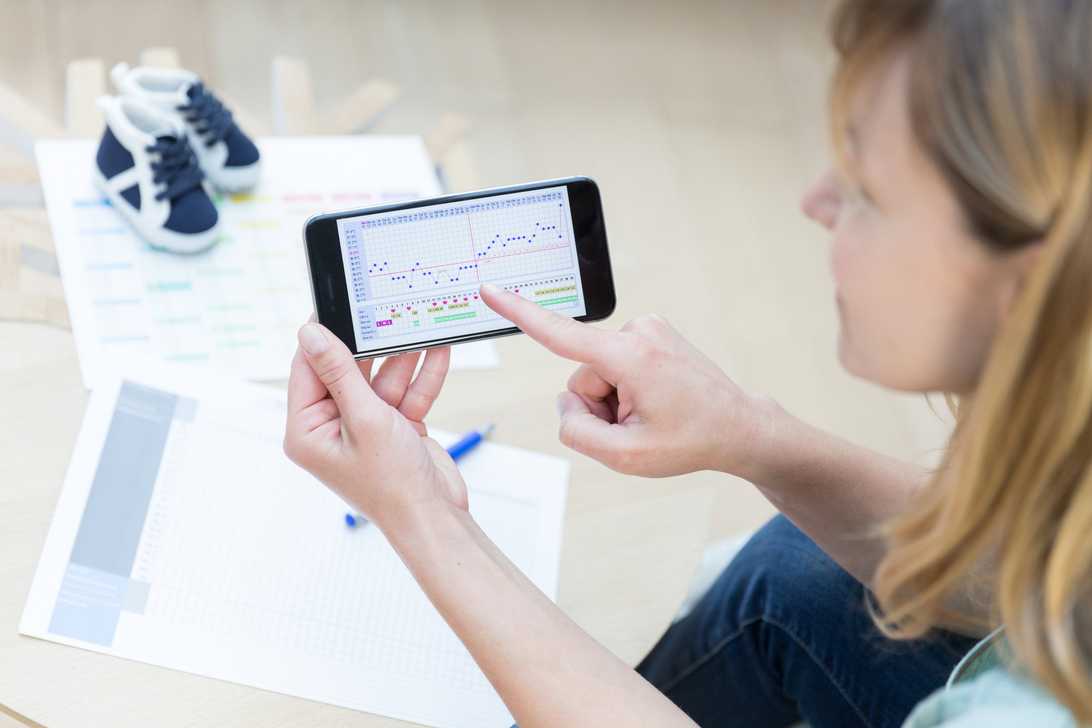 Wszystko co musisz wiedzieć o owulacji: kiedy wypada i jak rozpoznać jajeczkowanie?