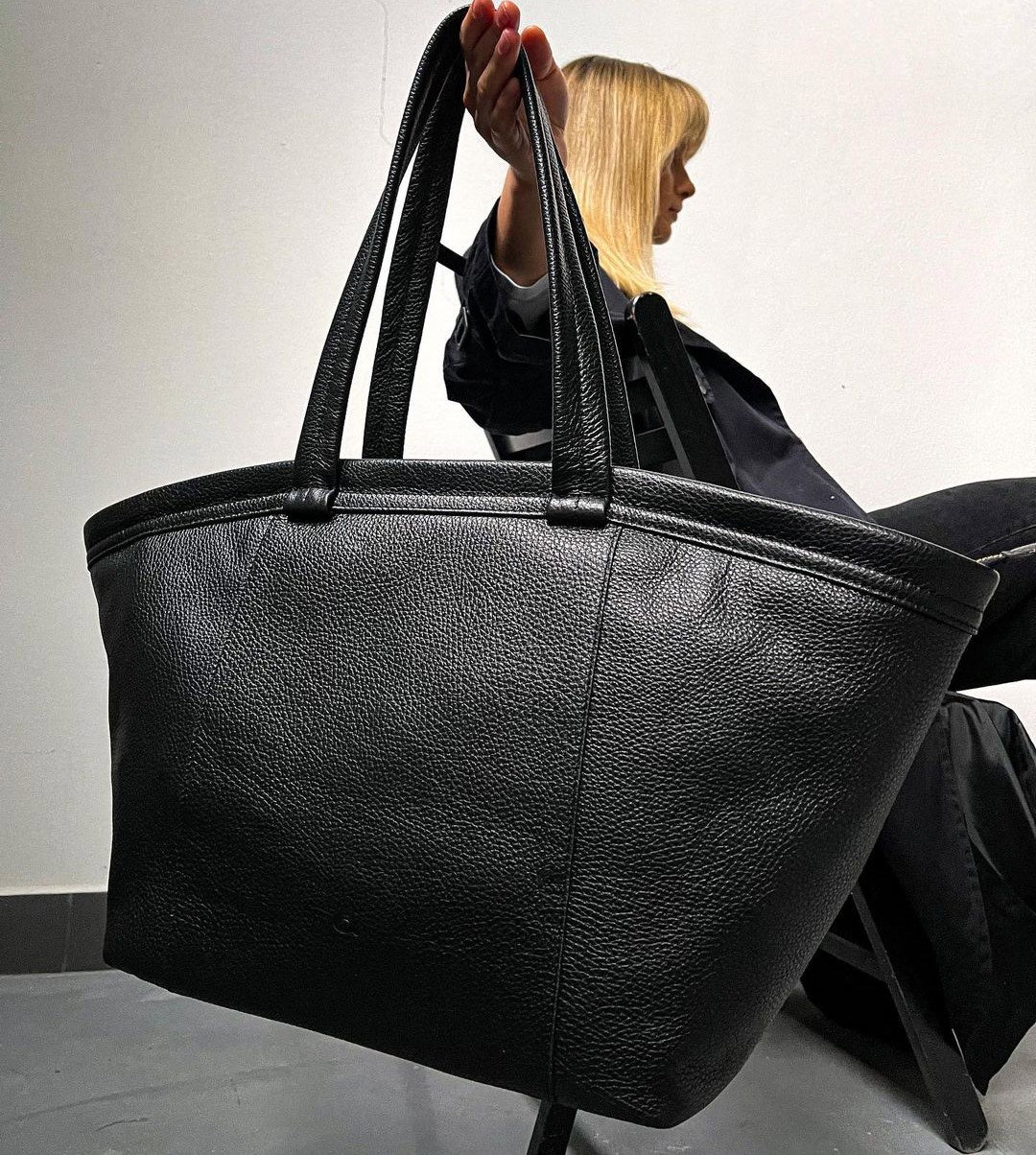 Ten model torebki będzie hitem 2022 roku! Torba shopper - wielki powrót najbardziej praktycznej torby, jaką będziesz miała w szafie