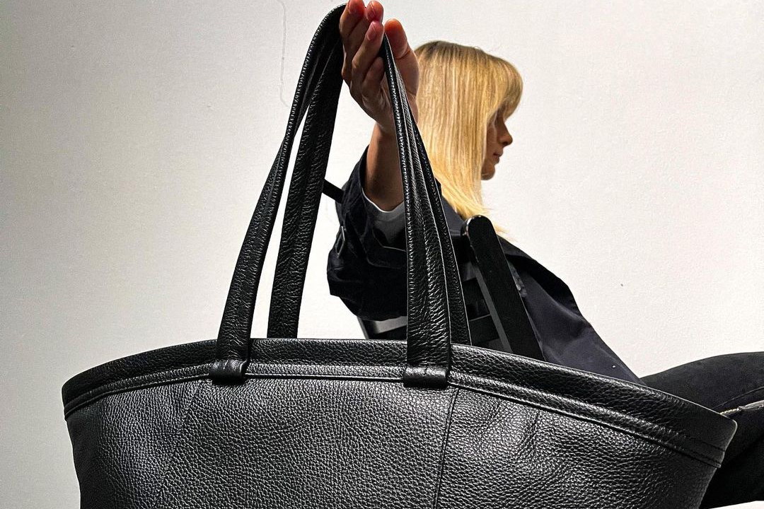 Ten model torebki będzie hitem 2022 roku! Torba shopper - wielki powrót najbardziej praktycznej torby, jaką będziesz miała w szafie