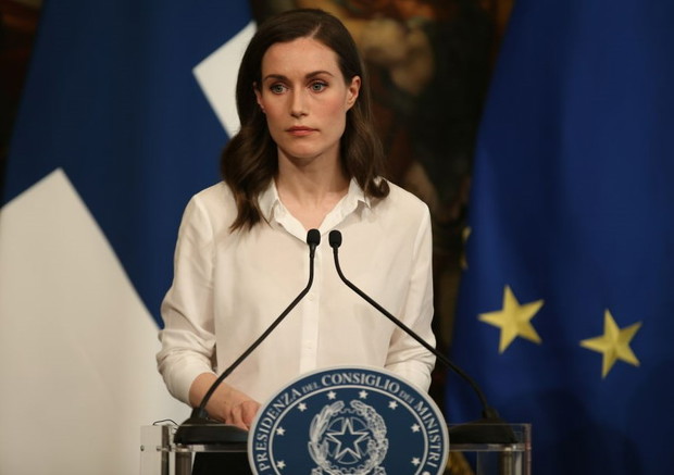 Kim jest Sanna Marin, najmłodsza premier świata? Kocha rockowe festiwale, wychowana przez matki-lesbijki, właśnie wprowadza Finlandię do NATO