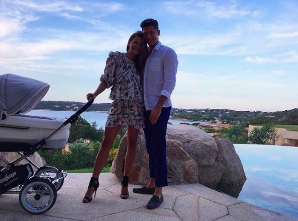 Robert Lewandowski z żoną i córką