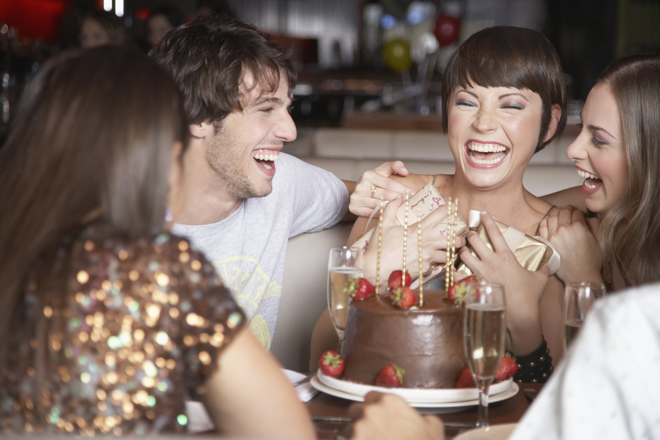 Krótkie życzenia urodzinowe: zabawne, wzruszające wierszyki i życzenia, które rozczulą każdego