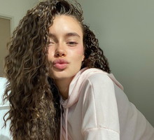 Sukienki na Święta: najmodniejsze modele na najbardziej klimatyczny wieczór roku