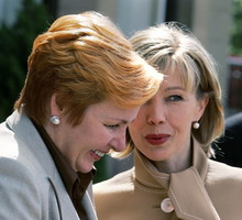 Żona Władimira Putina to chyba najbardziej strzeżona żona świata. Jaką tajemnicę skrywa Ludmiła Aleksandrowna?