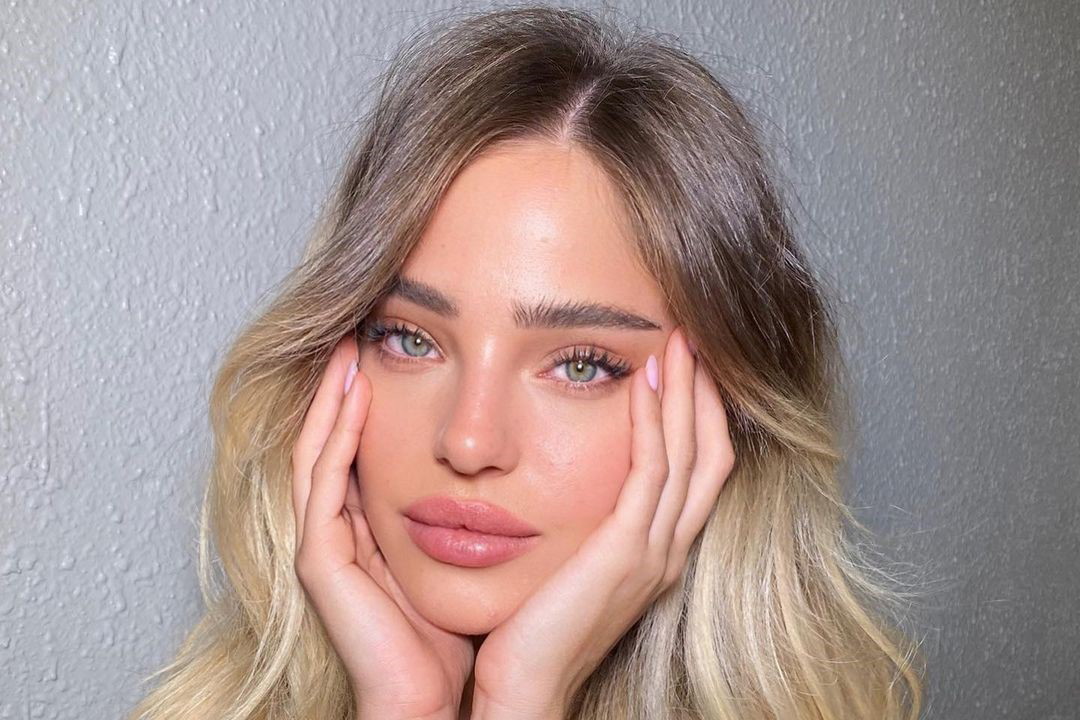 Mysi blond wrócił do łask. Komu pasuje? Jak go uzyskać?