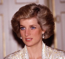 Modern Diana bob: o tę fryzurę będą pytać nie tylko fanki „The Crown”. Jak wygląda i komu pasuje?