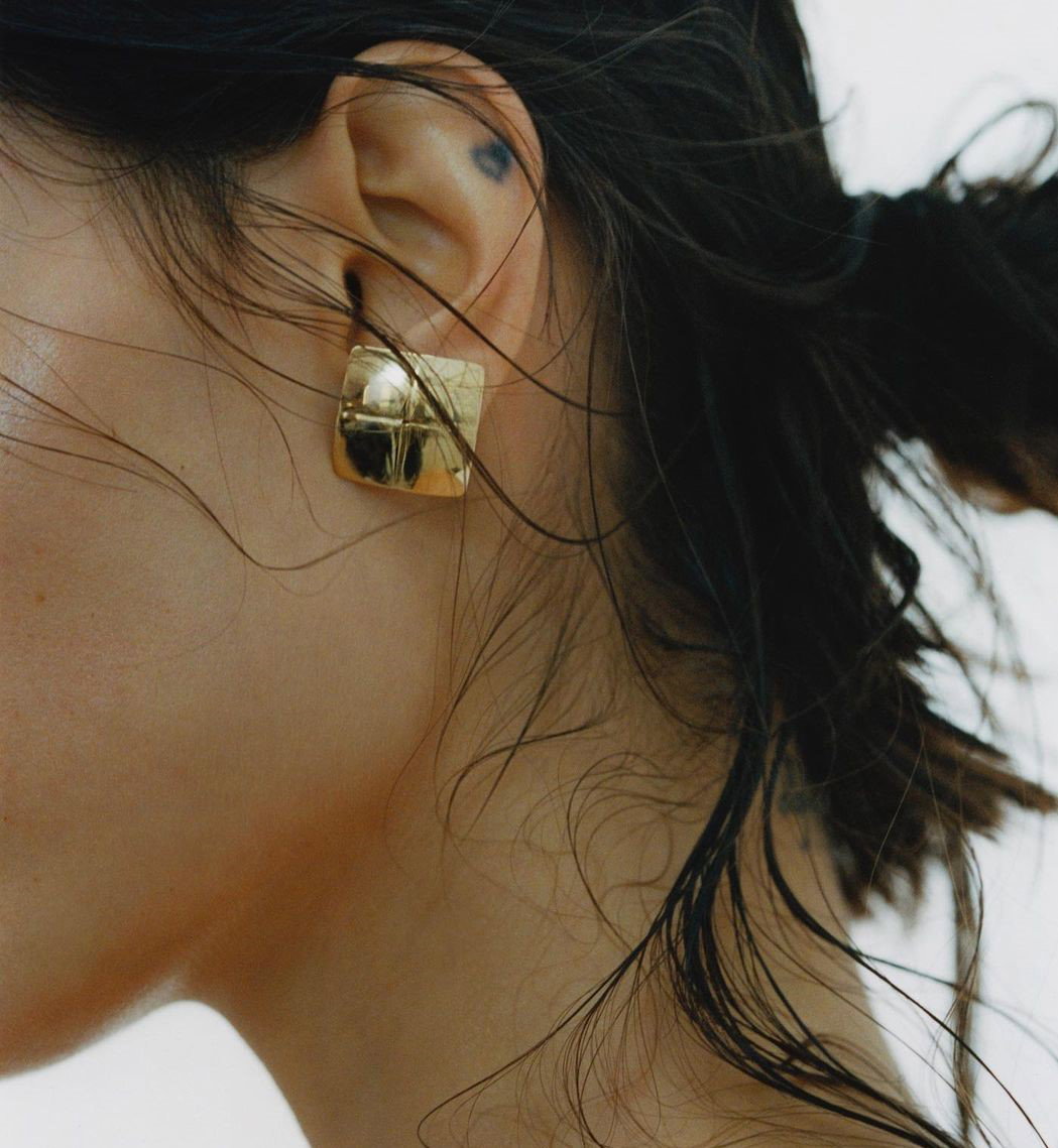 Kolczyki inspirowane astrologią, modą vintage czy francuskim stylem? Jakie motywy będą modne w tym sezonie?