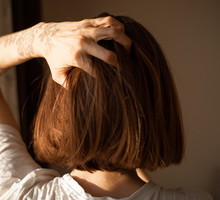 Blunt bob – jak wygląda? Komu pasuje? Jak go układać?