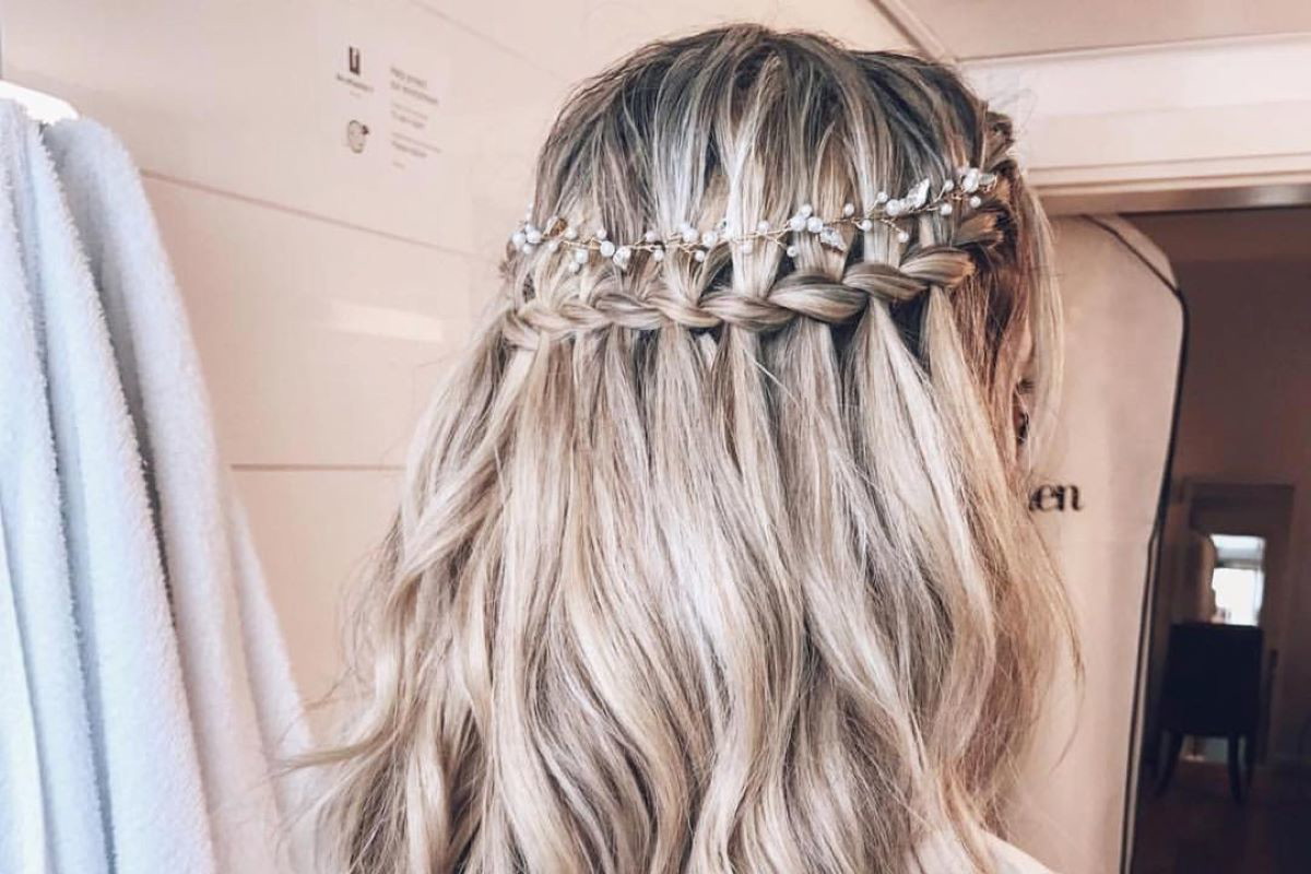 Warkocze na krótkich włosach