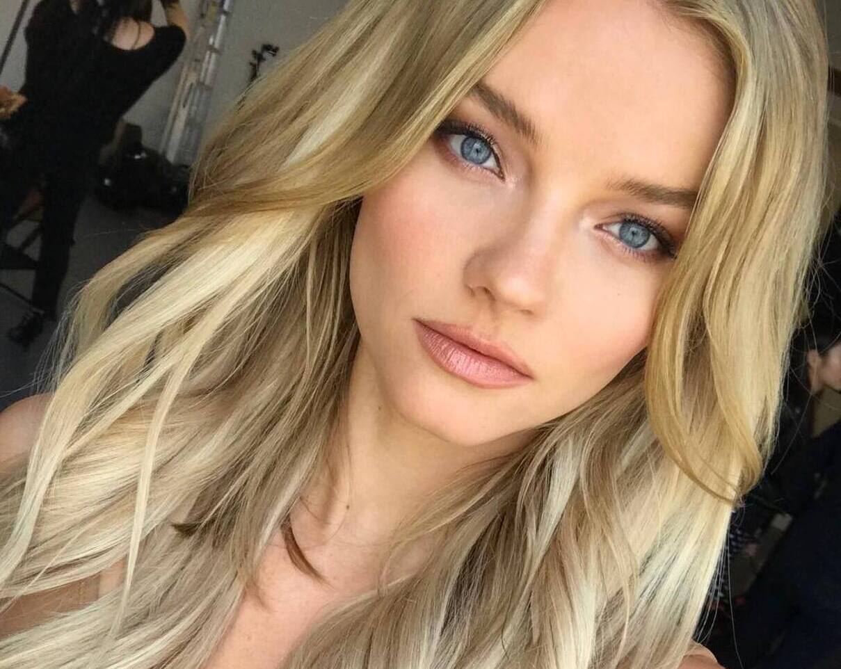 Jak ochłodzić blond włosy w domu?