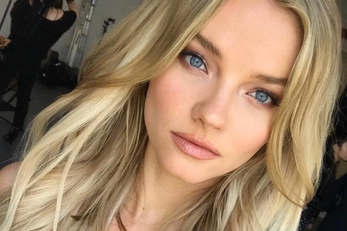 Jak ochłodzić blond włosy w domu?