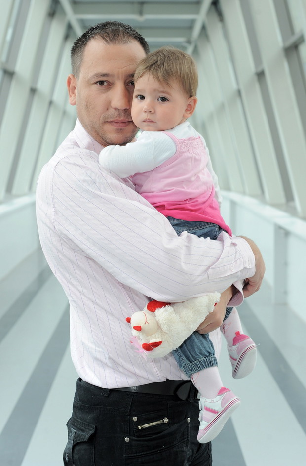 Jacek Olszewski z córeczką Lilianą