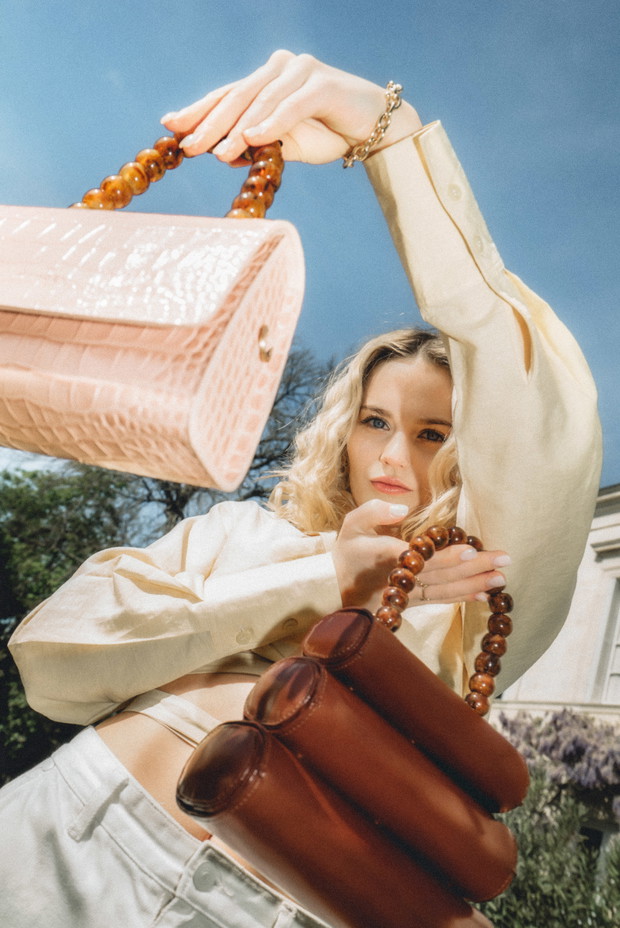 Modne torebki damskie: czy muszą być czarne?