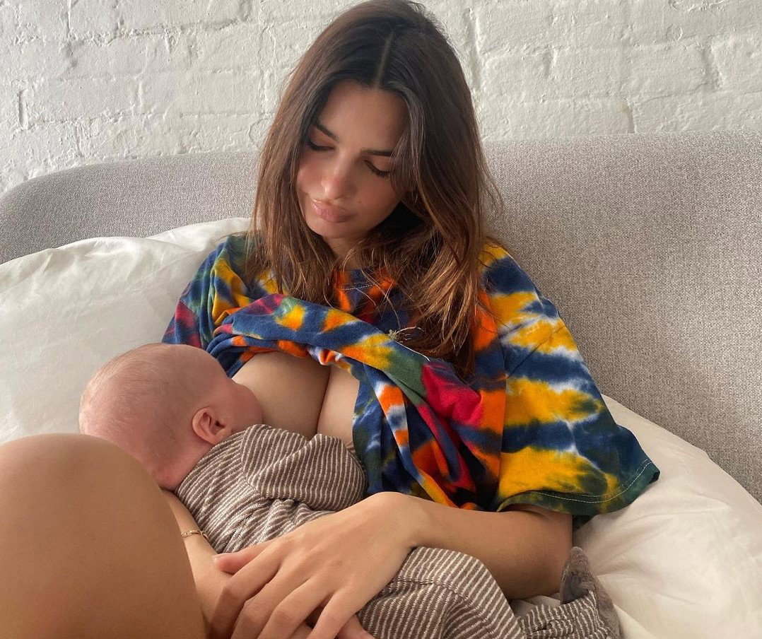 "Jak ty dziecko trzymasz, to nie torebka!", "Traktuje dziecko jak dodatek do Instagrama" - atak Internautów na Emily Ratajkowski