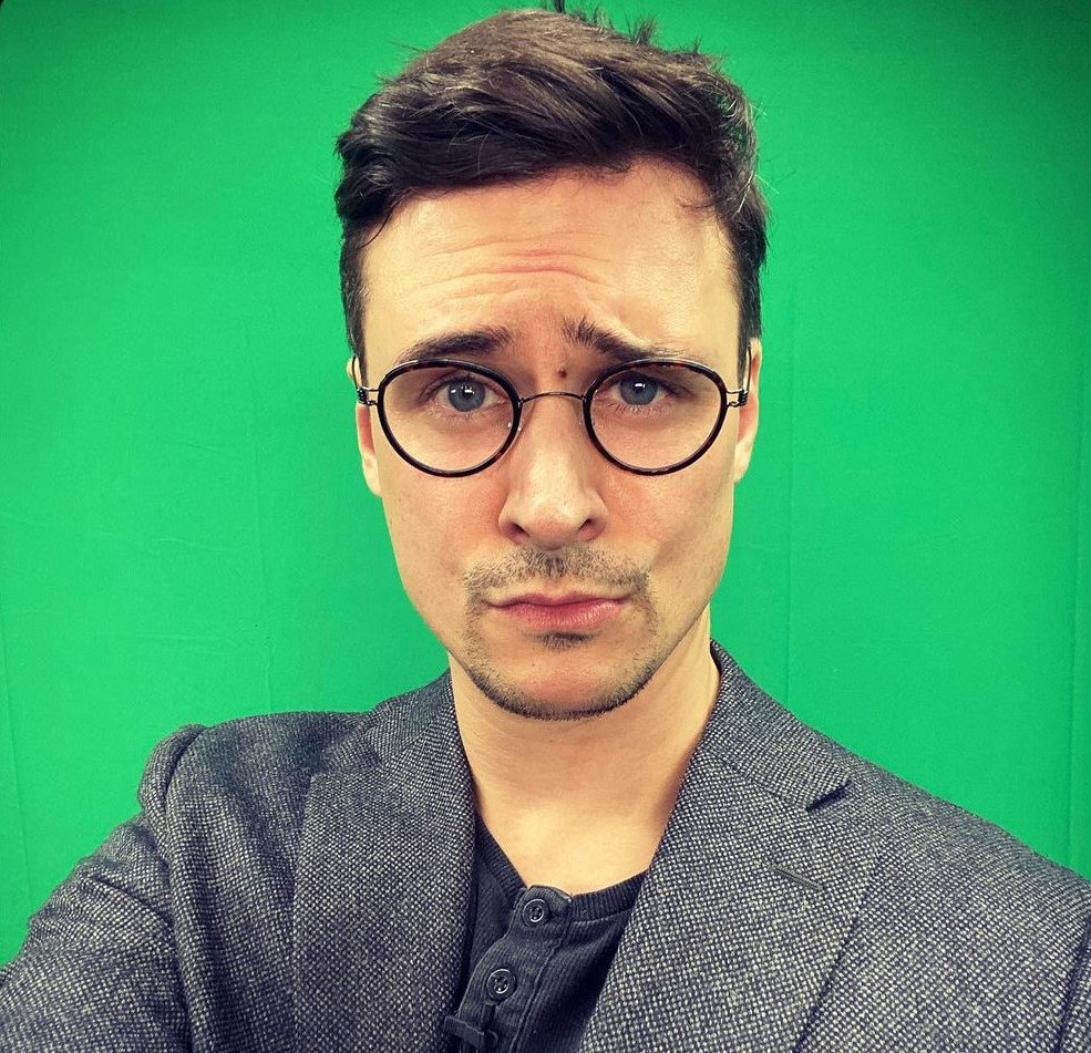 Mateusz Damięcki w szpilkach, blond peruce i doklejanych rzęsach. Trudno go poznać! "Dawno nie zrobiłem czegoś tak dla mnie ważnego"