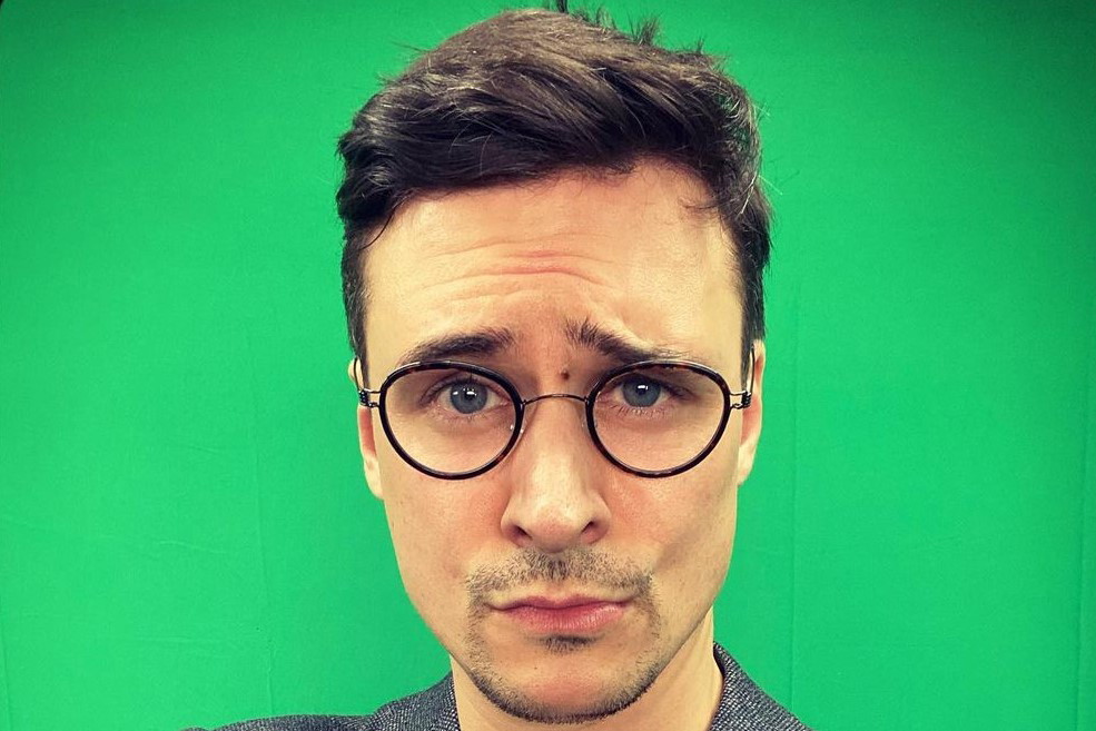 Mateusz Damięcki w szpilkach, blond peruce i doklejanych rzęsach. Trudno go poznać! "Dawno nie zrobiłem czegoś tak dla mnie ważnego"