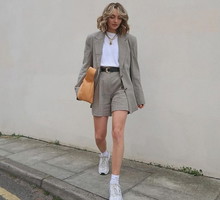 Jak się ubrać do pracy latem? Wystarczy te 5 modnych elementów w szafie, by przetrwać upały w biurze