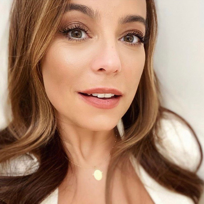 Ten naszyjnik Anny Muchy skradł serca internautów. Czy gwiazda chce nam biżuterią przekazać jakąś nowinę? "A tymczasem idzie nowe..."