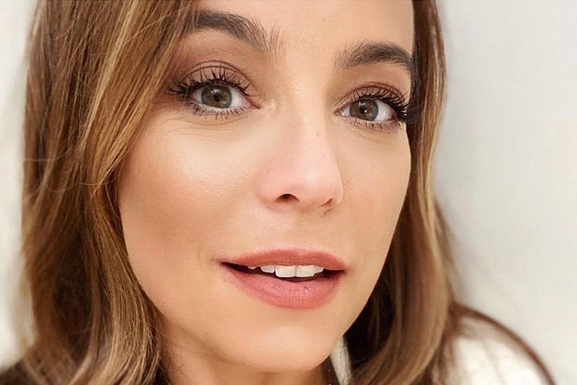 Ten naszyjnik Anny Muchy skradł serca internautów. Czy gwiazda chce nam biżuterią przekazać jakąś nowinę? "A tymczasem idzie nowe..."