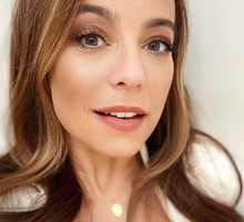 Ten naszyjnik Anny Muchy skradł serca internautów. Czy gwiazda chce nam biżuterią przekazać jakąś nowinę? "A tymczasem idzie nowe..."