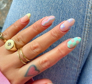 modne paznokcie na lato 2021