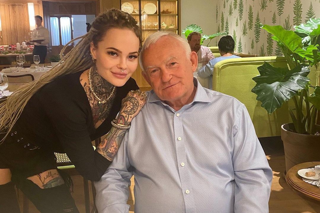 Monika Miller, wnuczka Leszka Millera, publikuje hejterskie komentarze: „żeby chodzić w bikini to najpierw trzeba mieć co pokazać”, „ale balony”