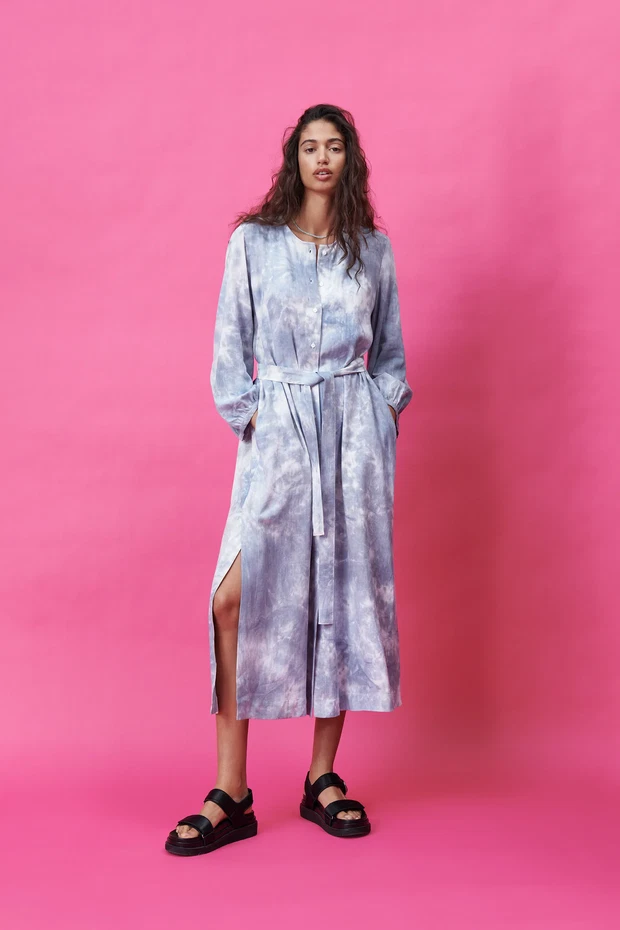 Wyprzedaż Zara 2021: SUKIENKA FARBOWANA METODĄ TIE DYE, 139 zł