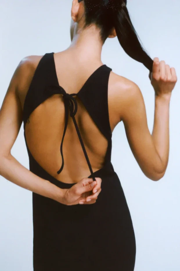 Wyprzedaż Zara 2021: SUKIENKA ŚREDNIEJ DŁUGOŚCI, 59,90 zł