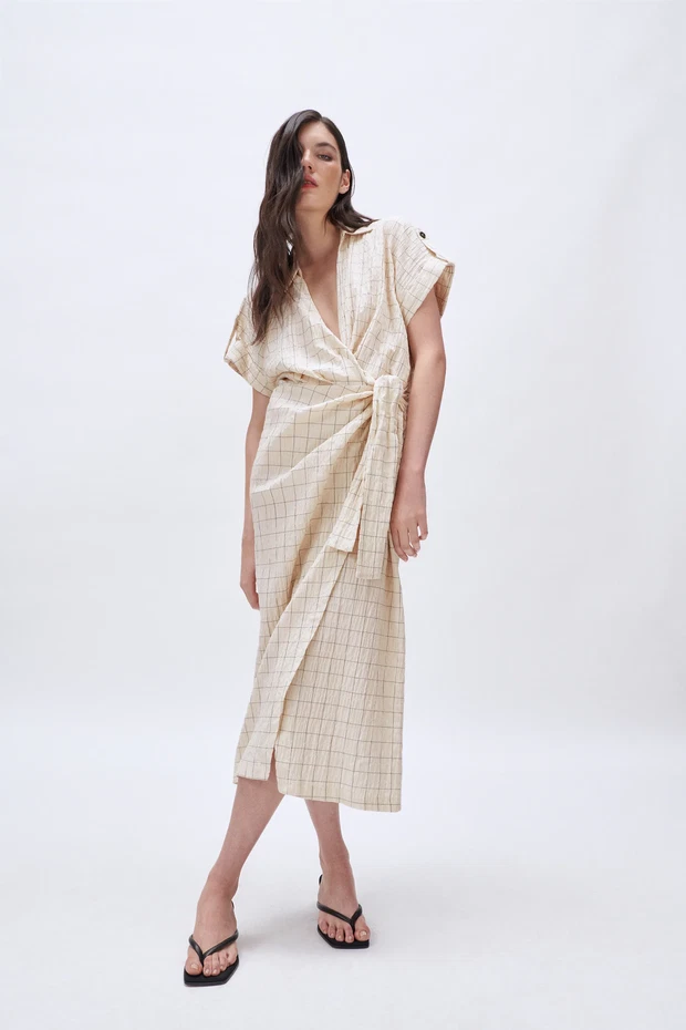 Wyprzedaż Zara 2021: sukienka w kratę z wiązaniem - 139 zł