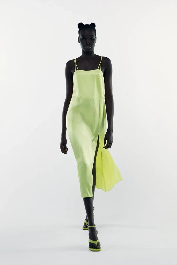 Wyprzedaż Zara 2021: SUKIENKA Z TKANINY SATYNOWANEJ, 99,90 zł