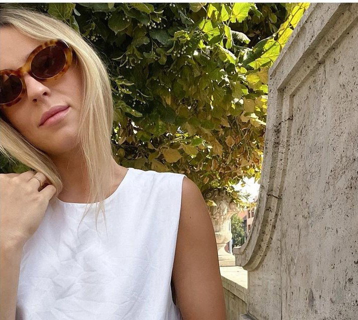 Kasia Tusk opublikowała zdjęcie w nieoczywistej jesiennej stylizacji. Świeżo upieczona mama wygląda w niej jak nastolatka!