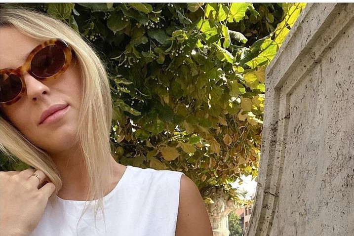 Kasia Tusk opublikowała zdjęcie w nieoczywistej jesiennej stylizacji. Świeżo upieczona mama wygląda w niej jak nastolatka!