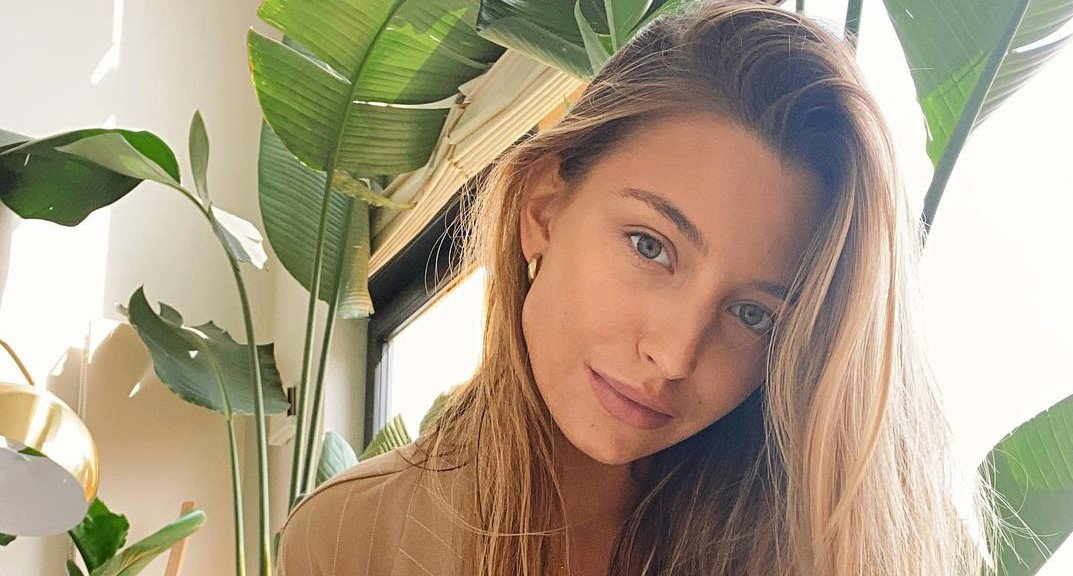 Julia Wieniawa w jesiennej stylizacji, w której każdy element będzie hitem sezonu - warto się zainspirować!