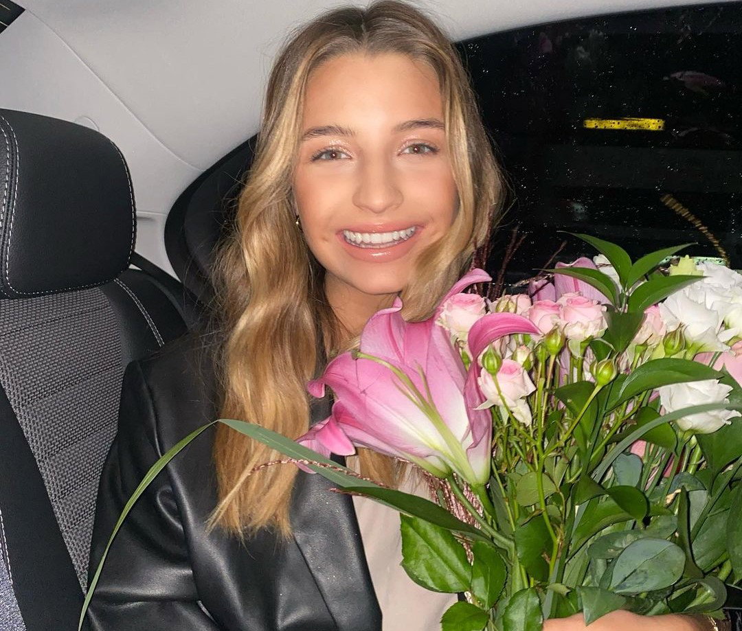 Sukienka na jesień: gdzie znajdziesz sukienkę w groszki w stylu Julii Wieniawy? Jak stylizować ten model jesienią?