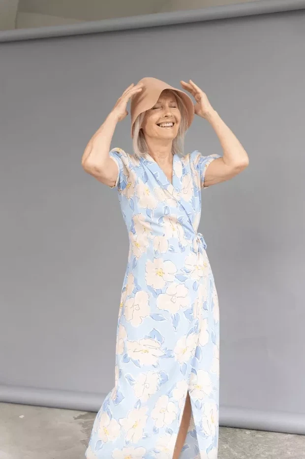 Christina Flagmeier: ma 74 lata i właśnie znalazła się na okładce prestiżowego magazynu! Kim jest tajemnicza srebrnowłosa piękność?