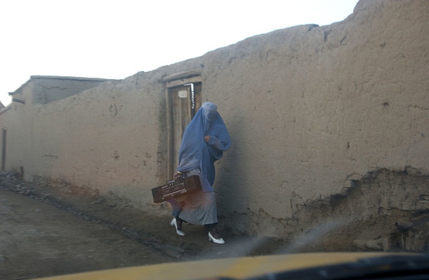 Co się stanie z kobietami z Afganistanu? Czy nowe państwo talibów będzie przypominać rzeczywistość jak z Opowieści podręcznej? OKIEM EKSPERTA