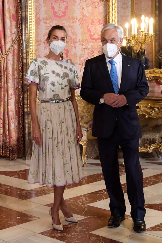 Letizia, królowa Hiszpanii, wystąpiła w sukience teściowej sprzed 40 lat! Gdzie znajdziesz podobne modele?