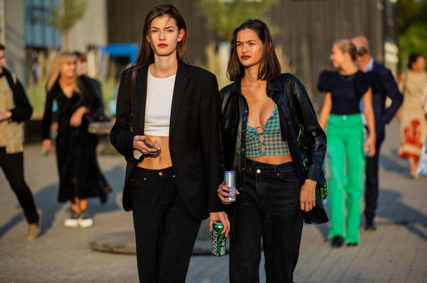 Moda trendy: Wielki powrót minimalizmu. Co będzie modne tej jesieni?