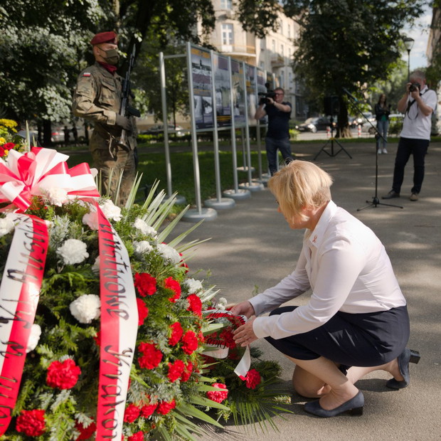 Słowa kurator Barbary Nowak nazwane patopatriotyzmem: Śmierć przez rozstrzelanie to wielki sukces edukacji Polaków. Czego nie rozumiecie?