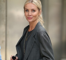 Marynarka damska na jesień w stylu Agnieszki Szulim. Jak nosić jesienną marynarkę w tym sezonie?