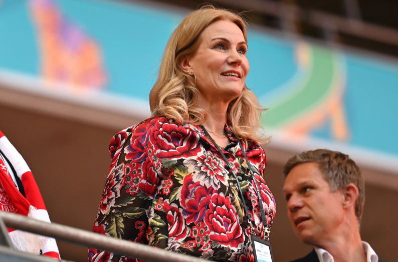 Duńska premier, Helle Thorning-Schmidt, była molestowana przez byłego prezydenta Francji: "Siedział obok mnie, chwycił mnie pod stołem za udo"