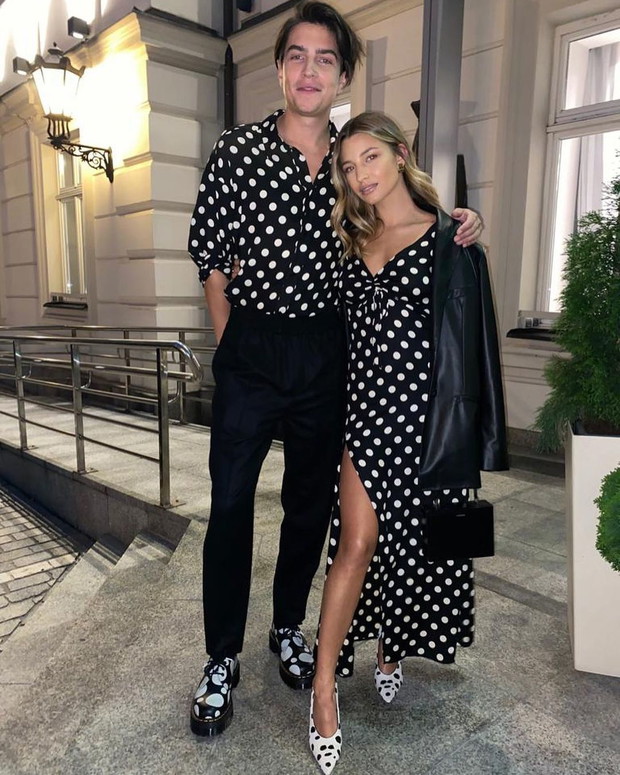 Gdzie znajdziesz sukienkę w groszki w stylu Julii Wieniawy? Jak stylizować ten model jesienią?