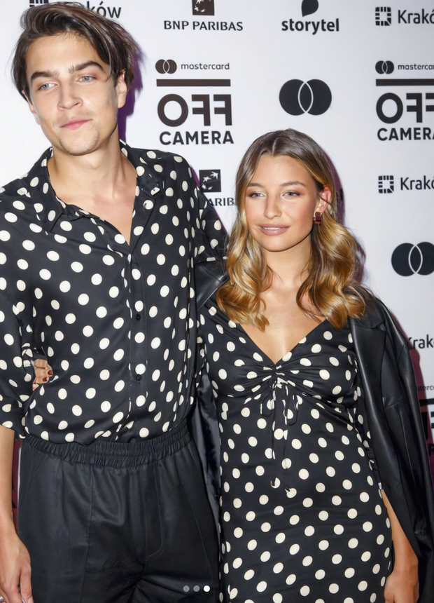 Gdzie znajdziesz sukienkę w groszki w stylu Julii Wieniawy? Jak stylizować ten model jesienią?