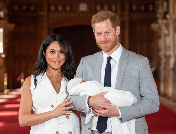 Meghan Markle i książę Harry na pierwszym zdjęciu z Archie