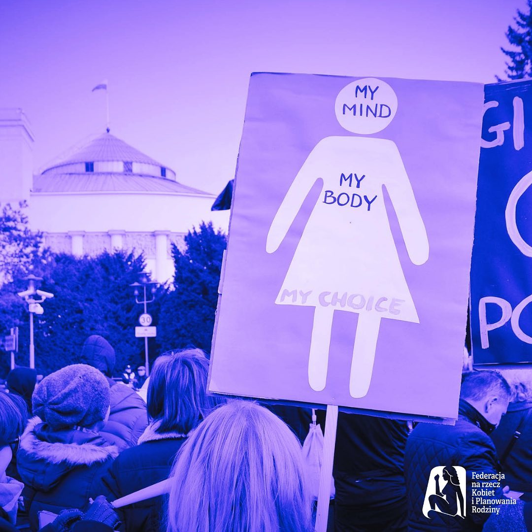 25 lat więzienia lub dożywocie za przerwanie ciąży? "Każdy, kto jest chociaż odrobinę przyzwoity, nie zagłosuje za tym projektem"