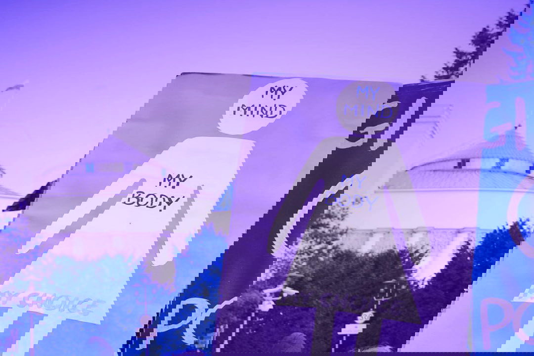 25 lat więzienia lub dożywocie za przerwanie ciąży? "Każdy, kto jest chociaż odrobinę przyzwoity, nie zagłosuje za tym projektem"