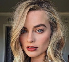 Włosy ścięte na prosto – 10 pomysłów na fryzury