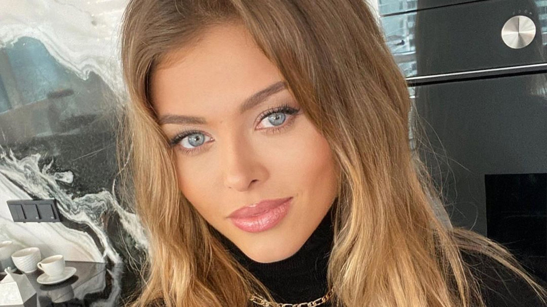 instagram/asiaopozda