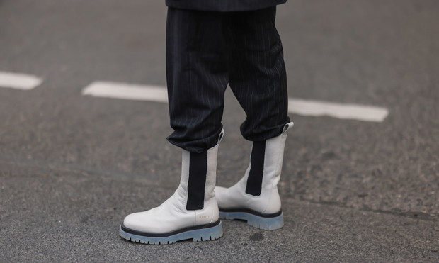 Białe botki na jesień i zimę - totalny hit sezonu czy kicz?