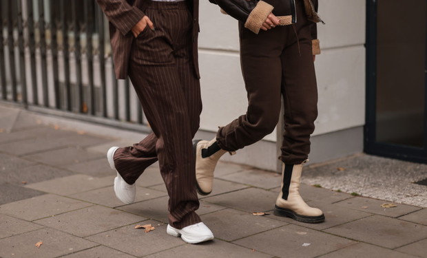 Białe botki na jesień i zimę - totalny hit sezonu czy kicz?